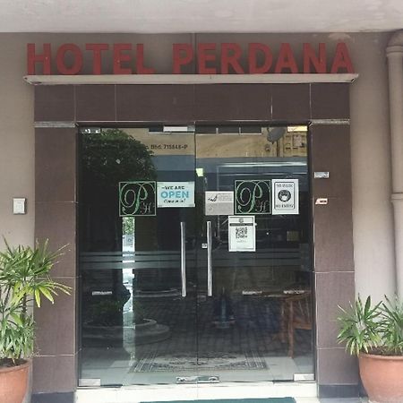 Oyo 90411 Perdana Hotel Labuan Kültér fotó