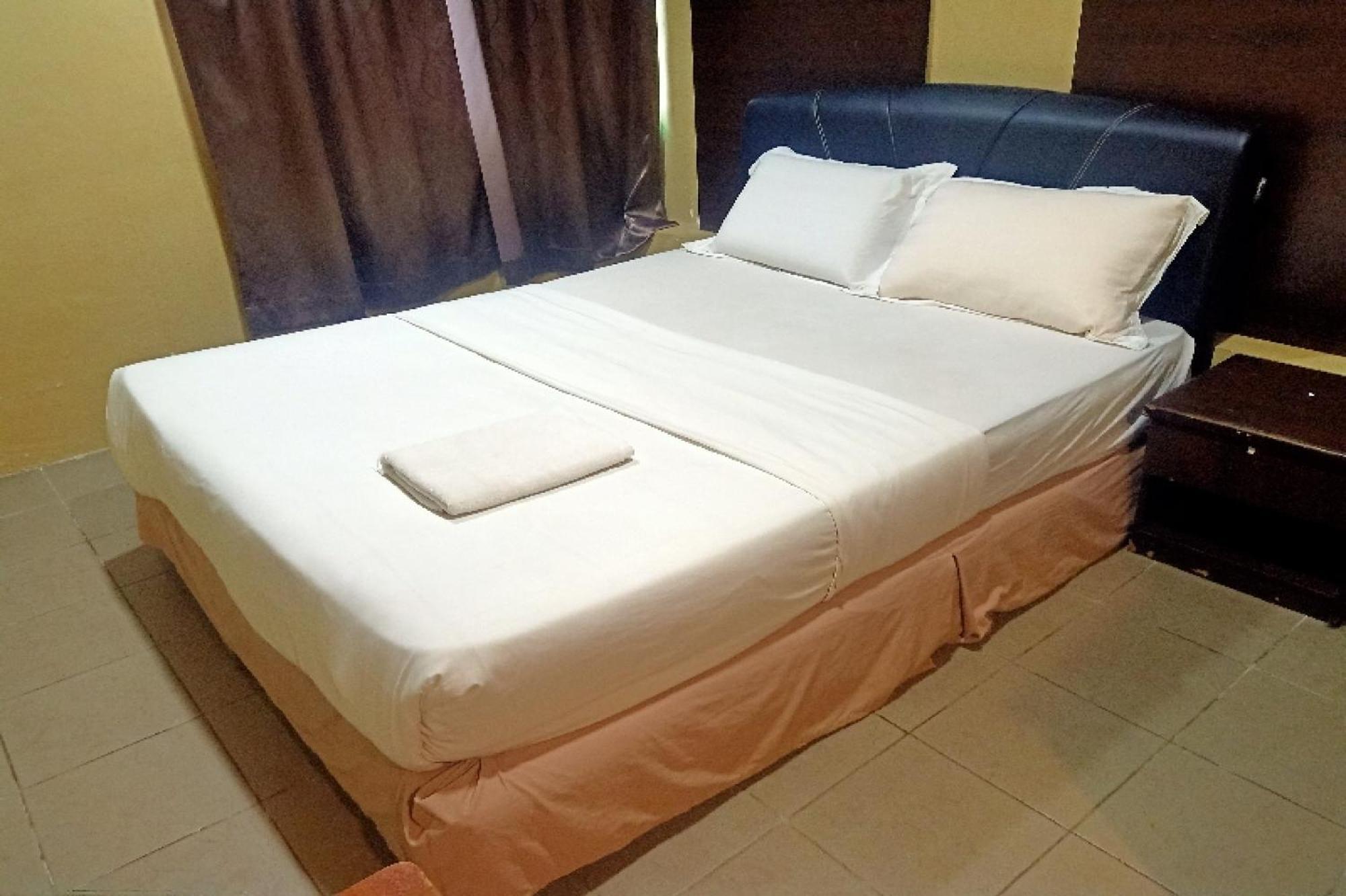 Oyo 90411 Perdana Hotel Labuan Kültér fotó