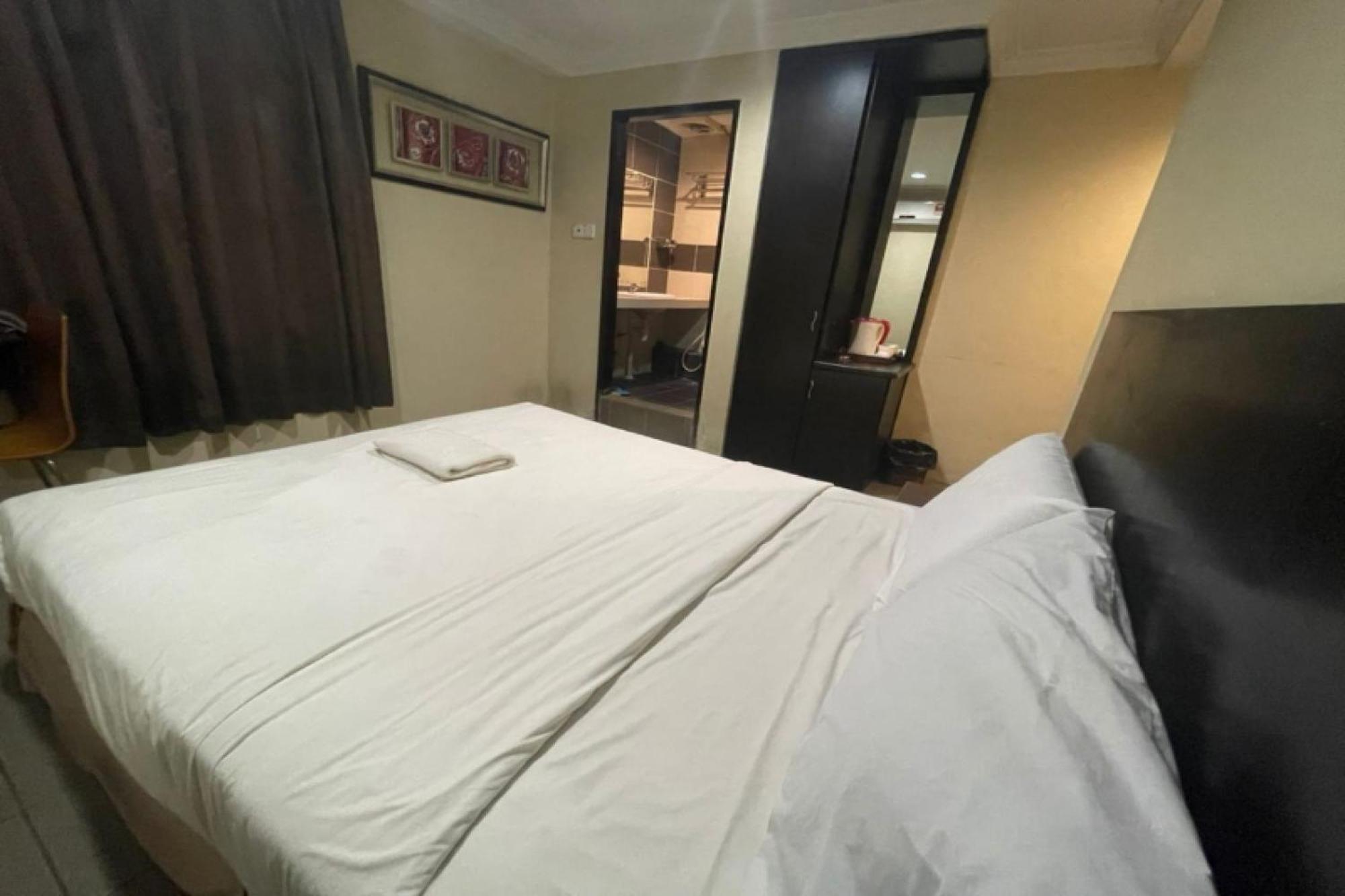 Oyo 90411 Perdana Hotel Labuan Kültér fotó