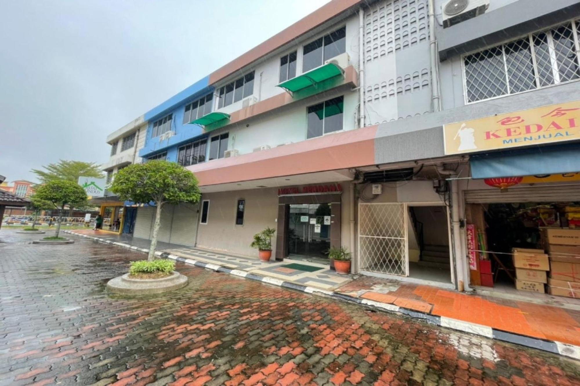 Oyo 90411 Perdana Hotel Labuan Kültér fotó