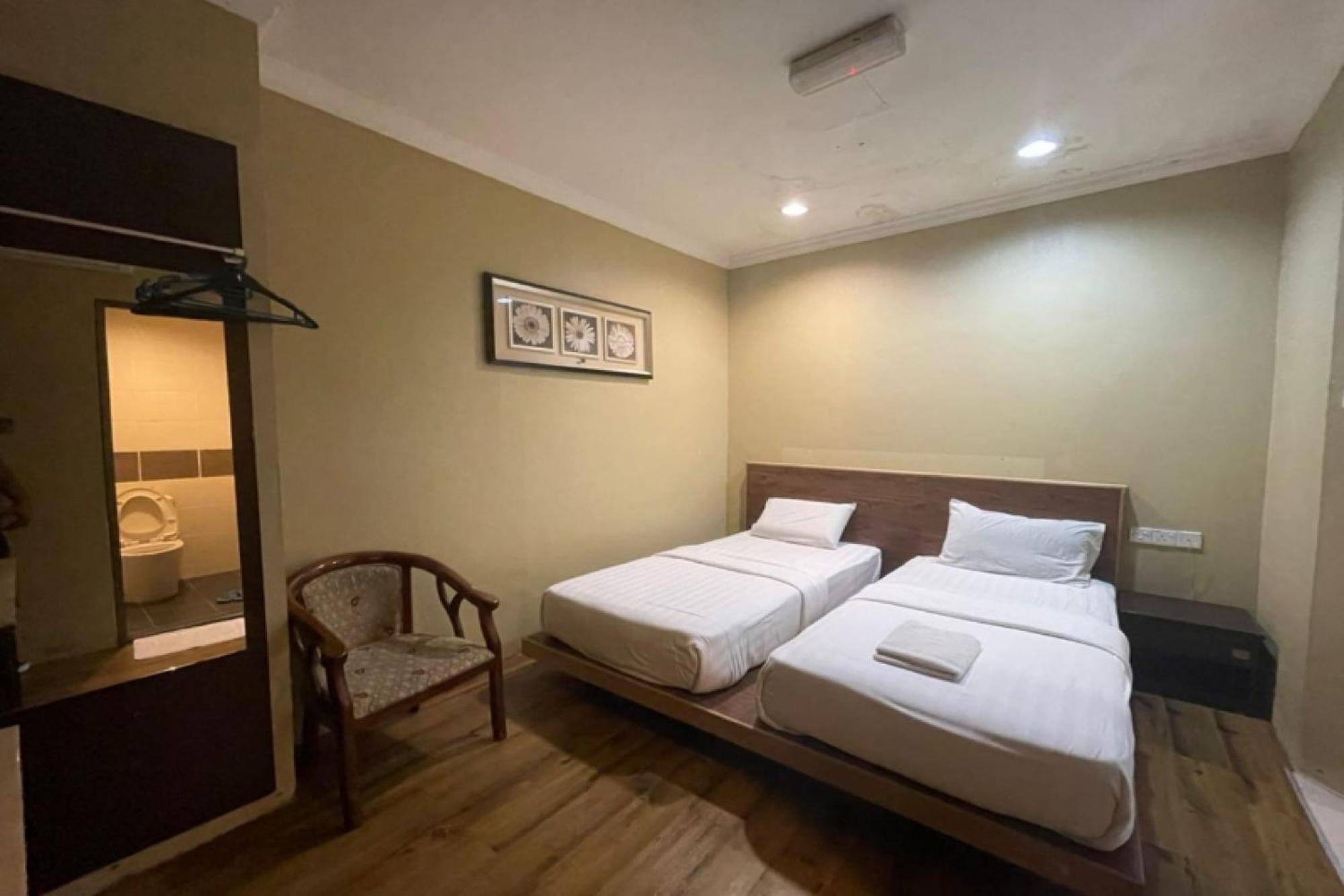 Oyo 90411 Perdana Hotel Labuan Kültér fotó