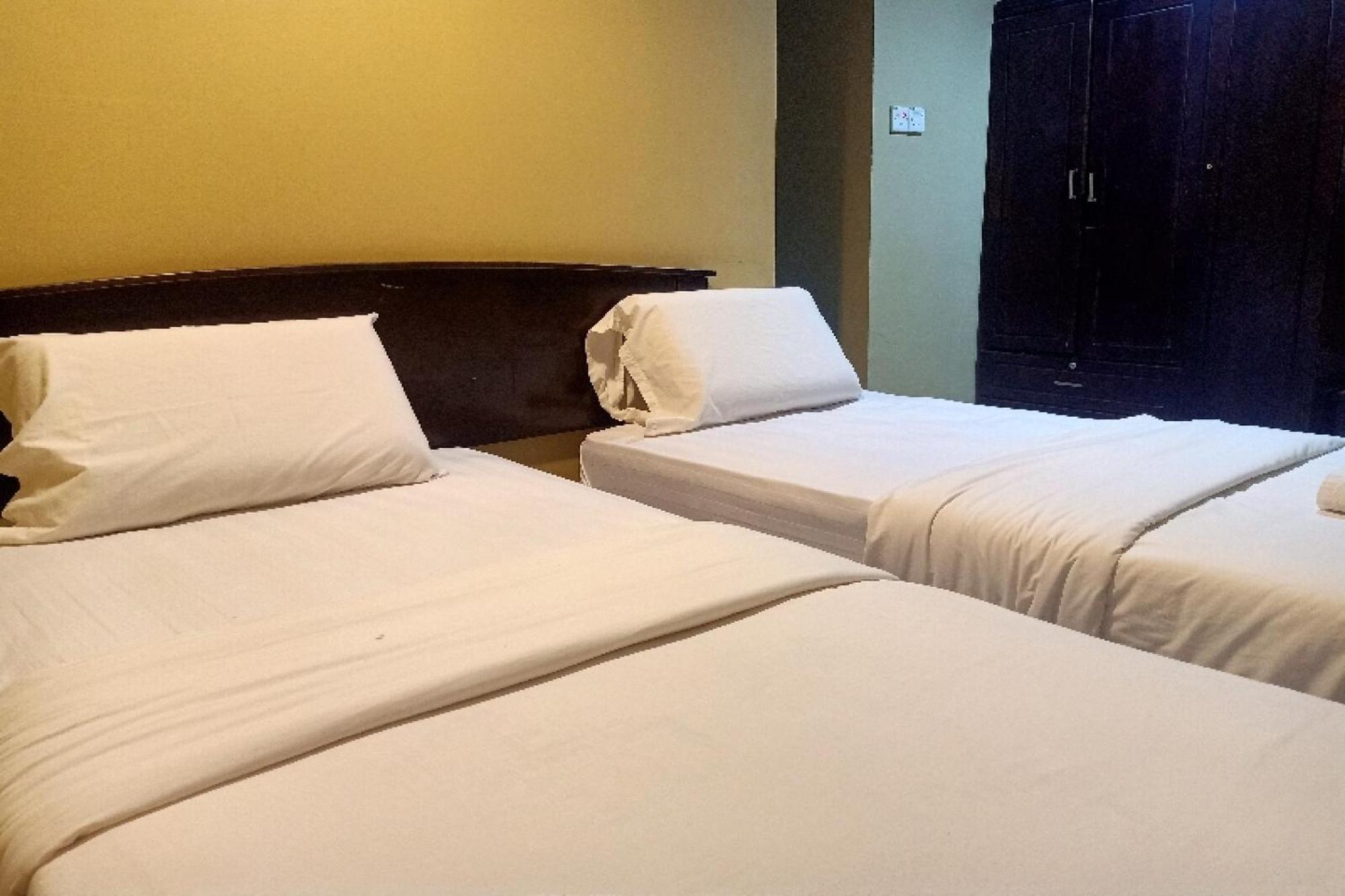 Oyo 90411 Perdana Hotel Labuan Kültér fotó