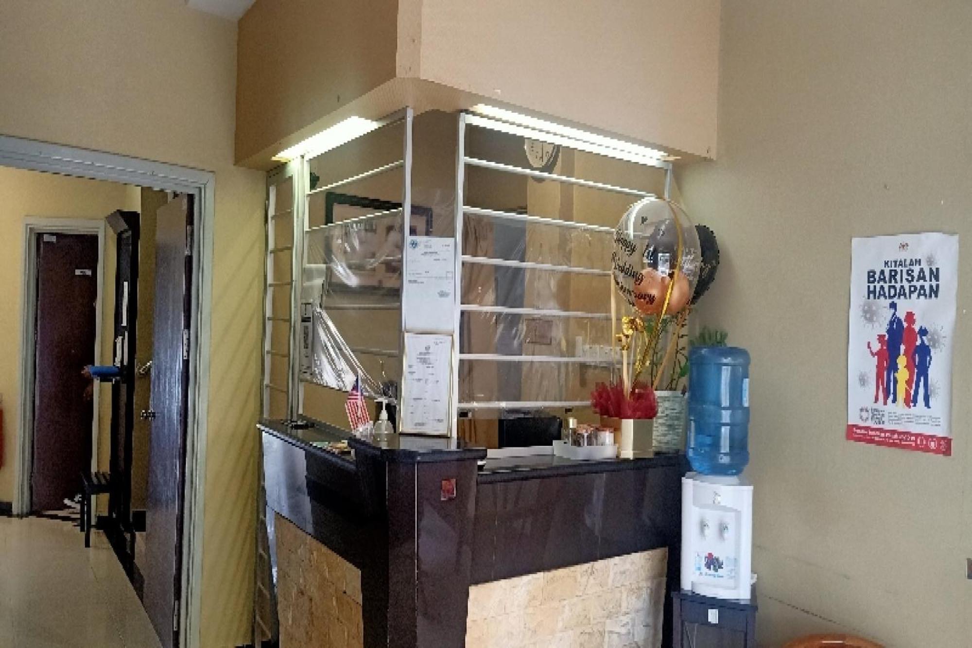 Oyo 90411 Perdana Hotel Labuan Kültér fotó