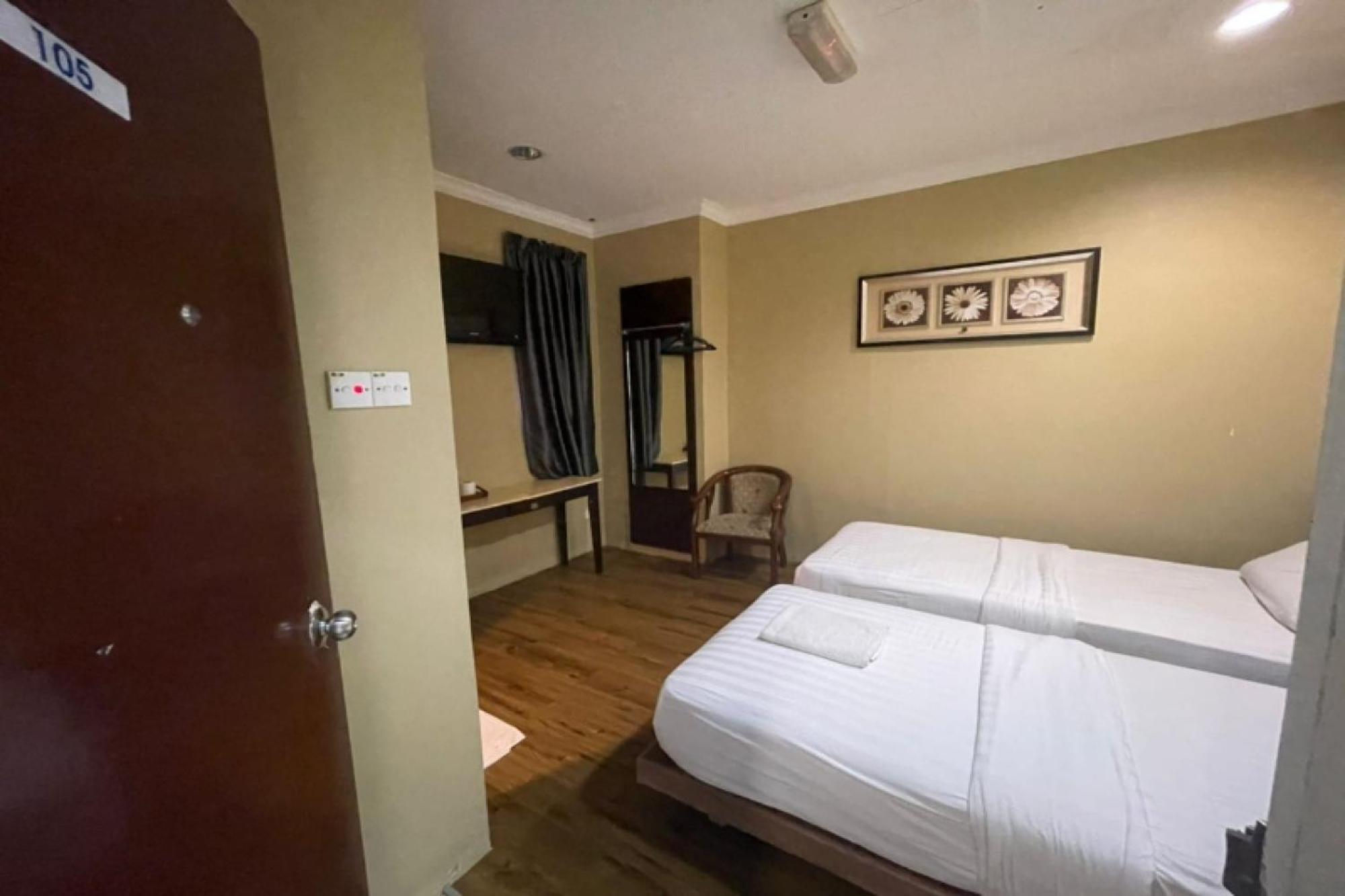 Oyo 90411 Perdana Hotel Labuan Kültér fotó