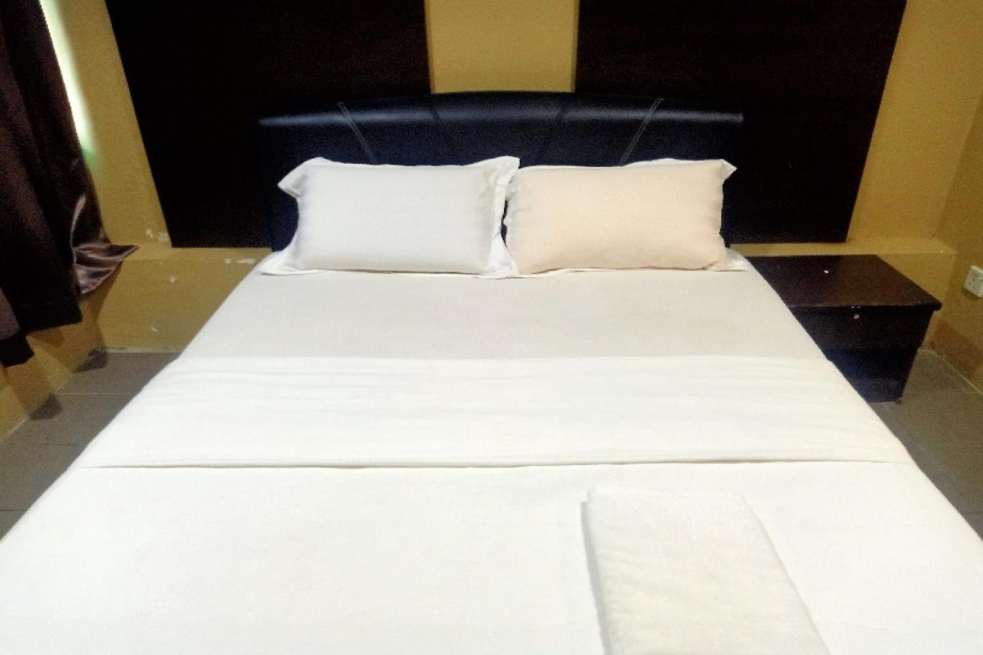Oyo 90411 Perdana Hotel Labuan Kültér fotó