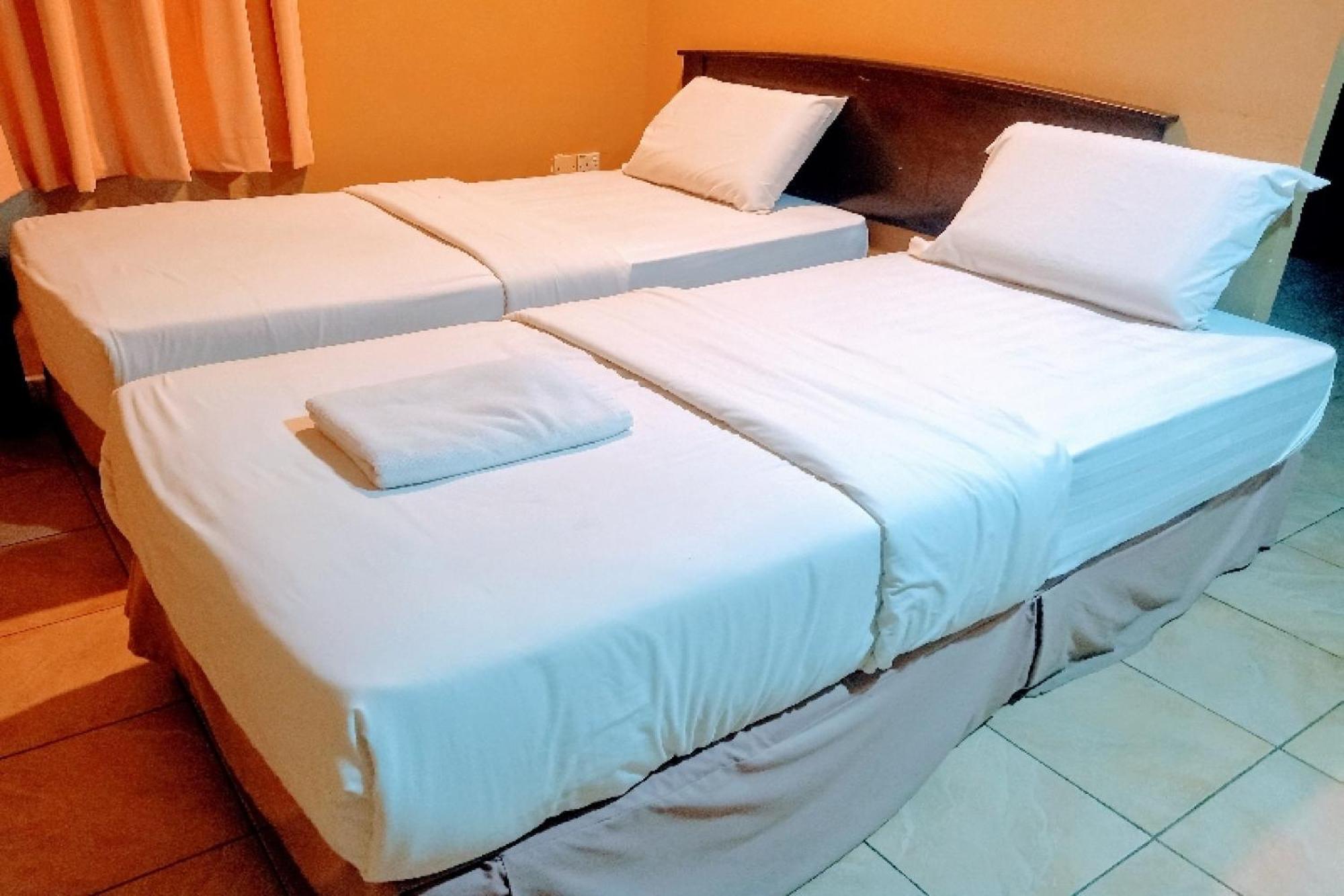 Oyo 90411 Perdana Hotel Labuan Kültér fotó