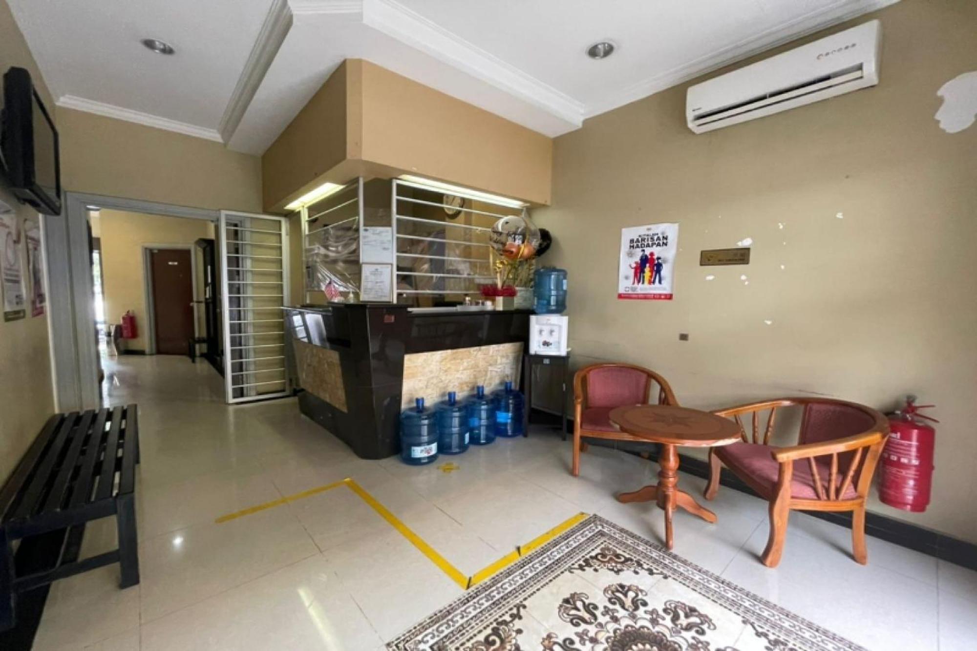 Oyo 90411 Perdana Hotel Labuan Kültér fotó