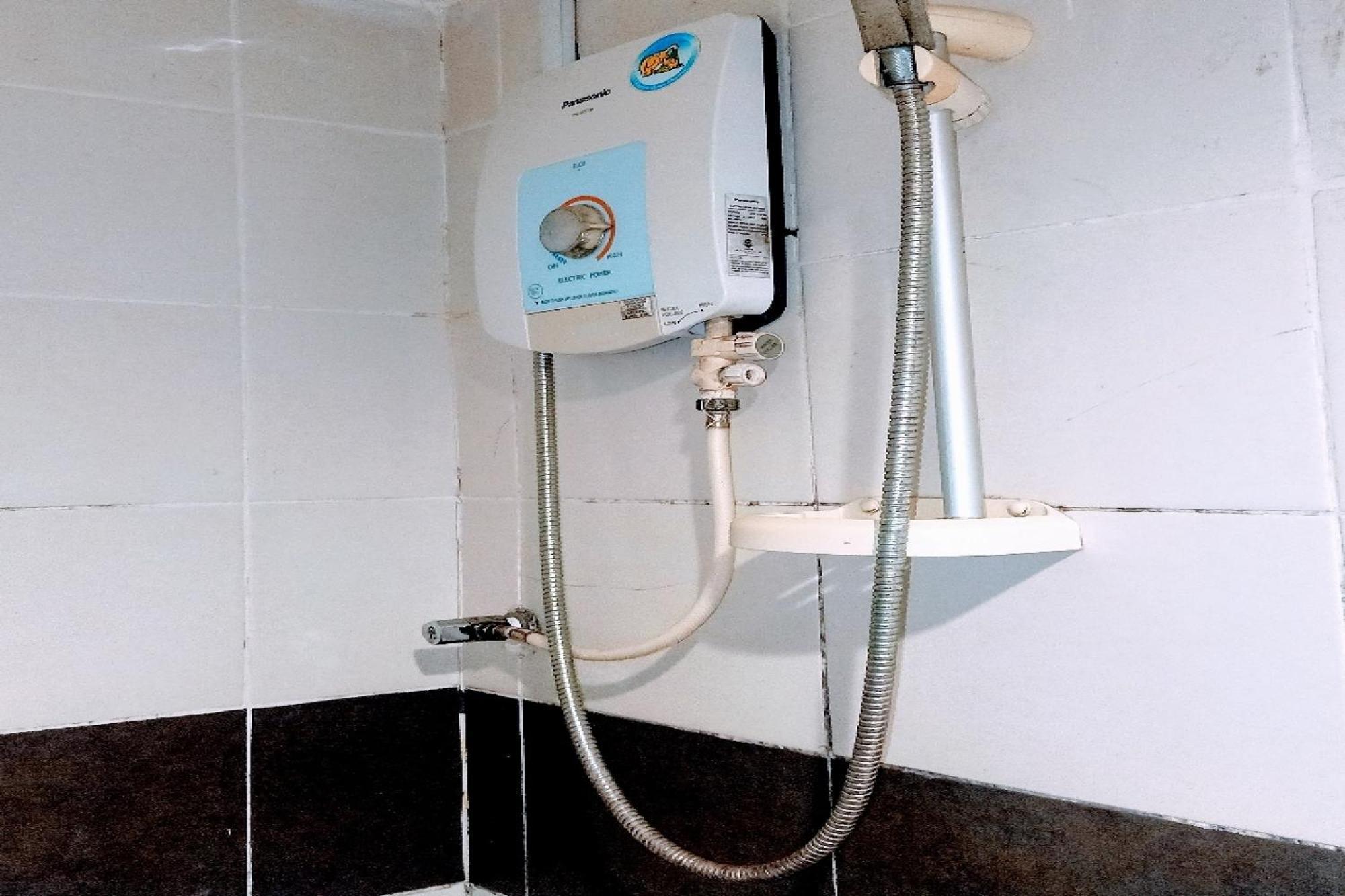 Oyo 90411 Perdana Hotel Labuan Kültér fotó
